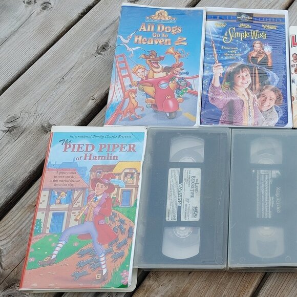 Lot of Vintage VHS Tapes Flipper Annie Lot of 9 - Picture 3 of 4